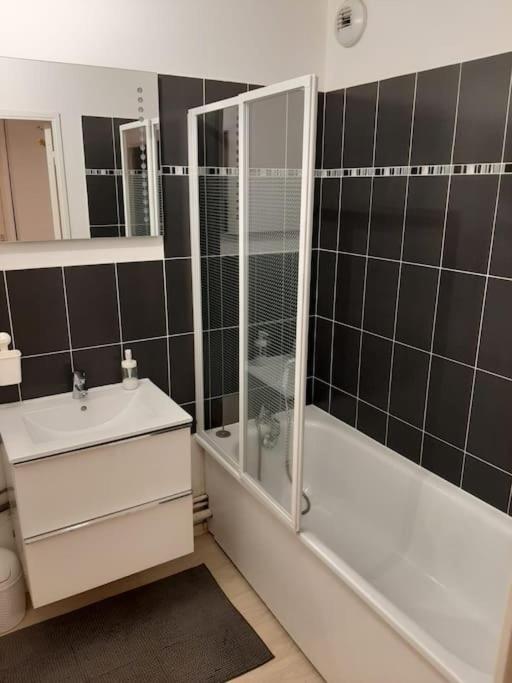 Joli Appartement Avec Jardin Et 2 Parkings Prives アルジャントゥイユ エクステリア 写真