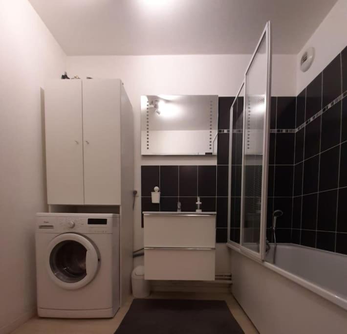 Joli Appartement Avec Jardin Et 2 Parkings Prives アルジャントゥイユ エクステリア 写真