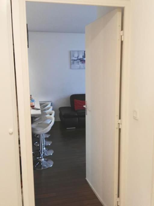 Joli Appartement Avec Jardin Et 2 Parkings Prives アルジャントゥイユ エクステリア 写真